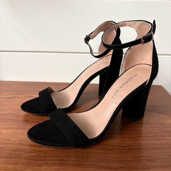 New Madden Girl Beella Women’s Heeled Black Suede Sandals Shoes 6.5 Fancy Party - Picture 2 of 8